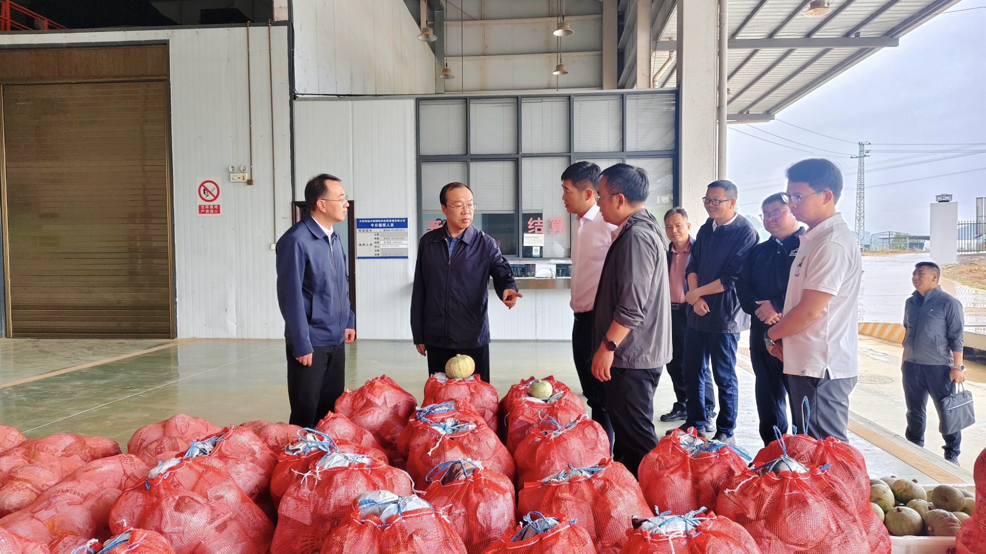 楊軍書記蒞臨恒益集團(tuán)調(diào)研生鮮果蔬冷鏈物流產(chǎn)業(yè)發(fā)展情況